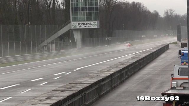Ferrari 458 Challenge In Action On Wet Track смотреть онлайн