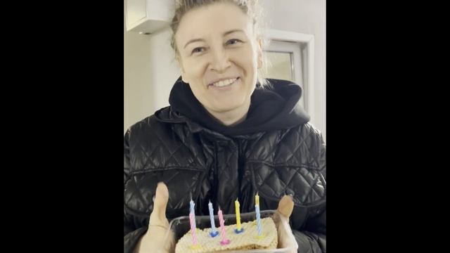 Los Ukrainki z Donbasu: Dwukrotnie Zrujnowane Życie. Zycie na podziemnym parkingu. Elena i Waldek. смотреть онлайн