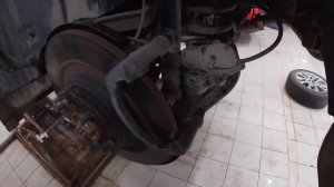 Замена задних тормозных колодок Mazda CX-9 2019 г. на пробеге 25900 км!!!!!