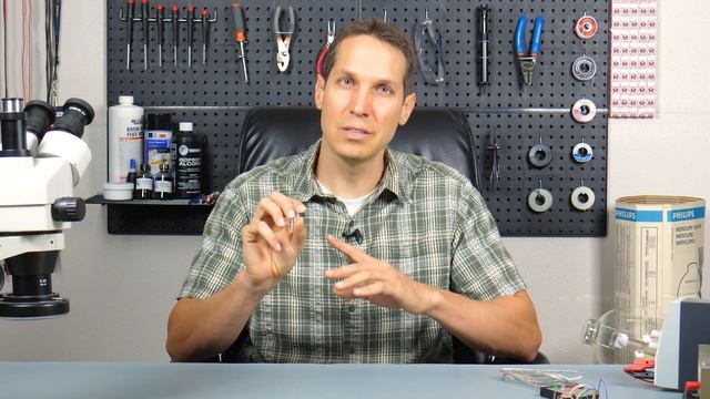 How to Use a Simple Microcontroller Part 1 - An Introduction (PIC10F200) смотреть онлайн