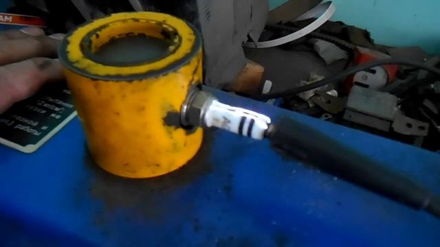 Пробой изолятора свечи зажигания смотреть онлайн