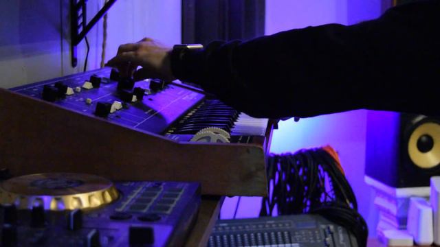 Moog Synth Bass Test (Prodigy Mini Jam Session) смотреть онлайн