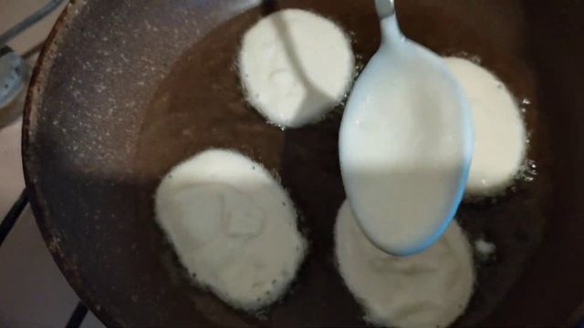 Пышные оладьи и очень ароматные! Попробуйте приготовить.Çox dadlı və vanil iyli oladilər. смотреть онлайн