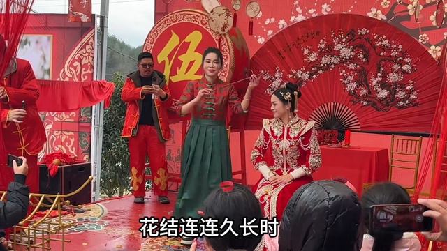 梦妍全程记录小木哥婚礼仪式，心里很是触动，祝大哥大嫂百年好合 смотреть онлайн