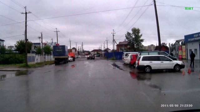 Прикол. Дорога на ул. Челябинская в Иркутске после дождя смотреть онлайн