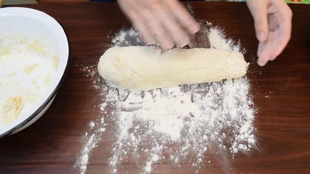 Пирожки с луком - яйцом, и ветчиной - сыром. смотреть онлайн