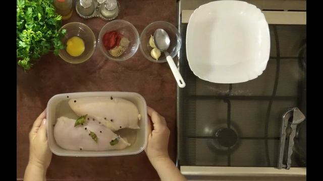 Сочное куриное филе запеченное в духовке, просто и вкусно.Chicken fillet baked in the oven- Дар Еда смотреть онлайн