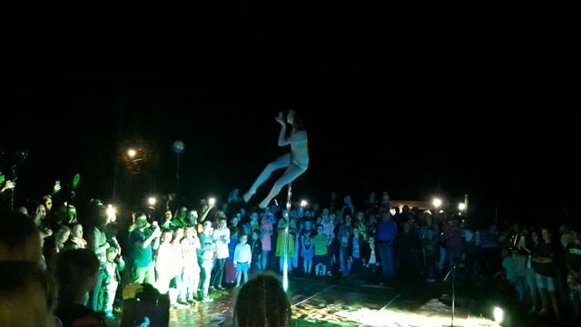 Танцы на пилоне. Красивый танец. смотреть онлайн