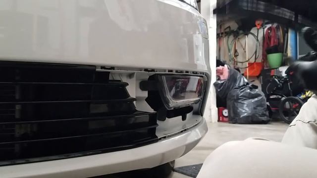 2013+ Volkswagen CC Fog light bulb replacement смотреть онлайн