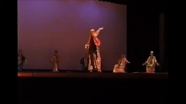 Малика Калантарова со своими учениками, танец Цветы радости смотреть онлайн