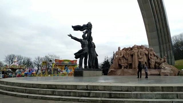 Киев Арка Дружбы народов смотреть онлайн