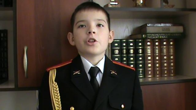страначитающая Подшивалов денис читает стихотворение И.А. Крылова "Собака.ю человек..." "Собака смотреть онлайн