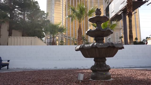 I Stayed at a Las Vegas Strip Hotel You've Never Heard Of смотреть онлайн