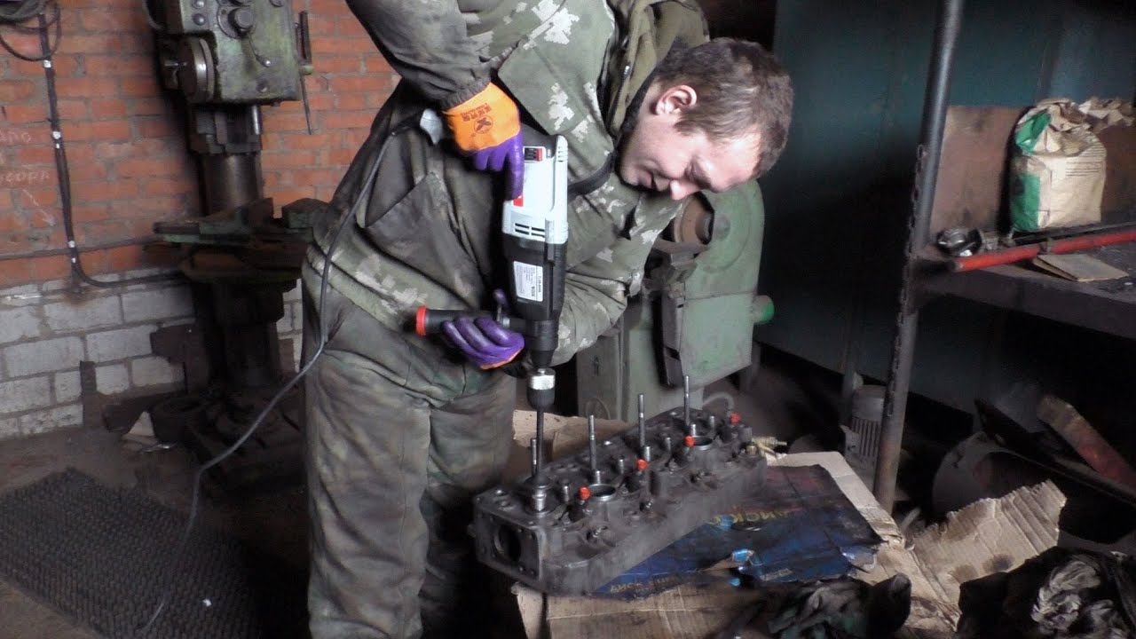 Перфоратором собираем головку двигателя ММЗ Д245 смотреть онлайн