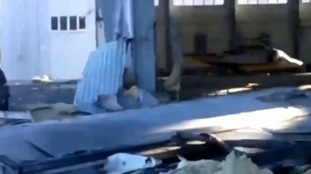 Ополченцы зачищают аэропорт смотреть онлайн