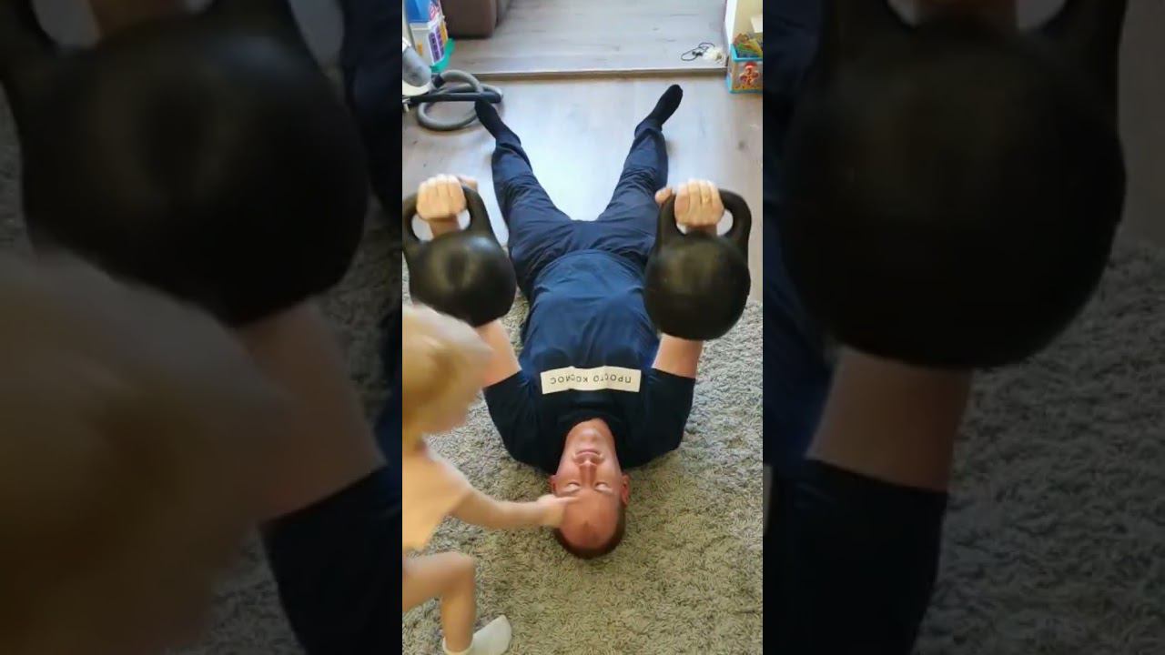 Иногда заменяю коньяк и кофе... #утренняягимнастика #гири #физкультура #Мяснов #АлександрМяснов смотреть онлайн