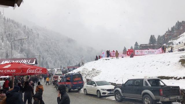 Rize Ayder Yaylası | Duvardan Aşağıya Uçtuk ☺️ | 11. Kardan Adam Şenliği смотреть онлайн