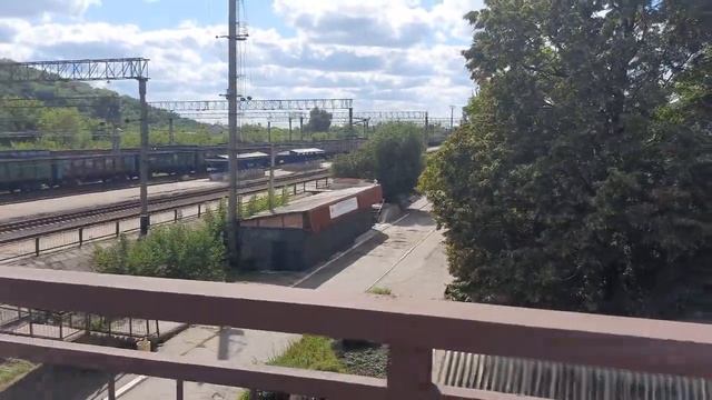 Ж/д станция Горловка! Товарняк ДЖД с углем! Пустые перроны! Вид с моста! смотреть онлайн