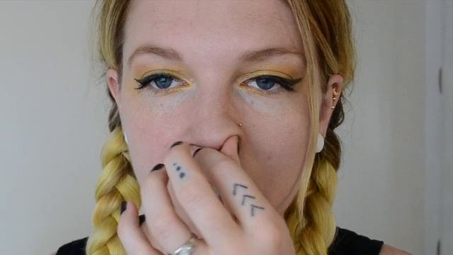 How to Change Septum Jewelry - Inserting and Removing Clicker, Seamless Hoop, Curved Barbell смотреть онлайн