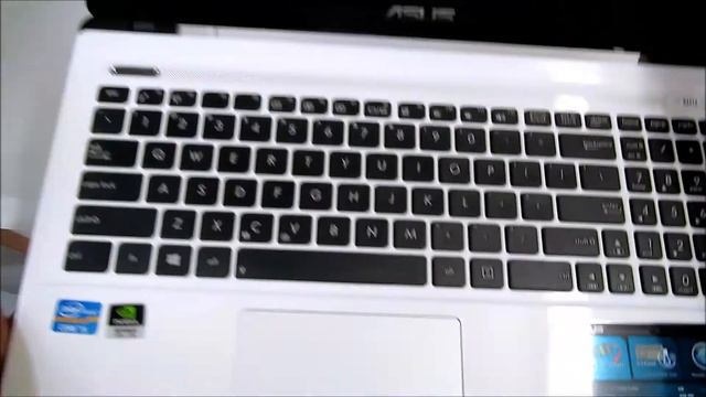Unboxing: The Asus R500VD - White смотреть онлайн