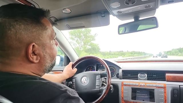 VW Phaeton 5.0 V10 Biturbo. Vollgas auf der Autobahn. Hat geklappt. Was Zeigt der Tacho, 300 Kmh. смотреть онлайн