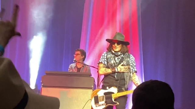 Jeff Beck & Johnny Depp - Louisville Palace - Rumble - 2022-10-22 смотреть онлайн