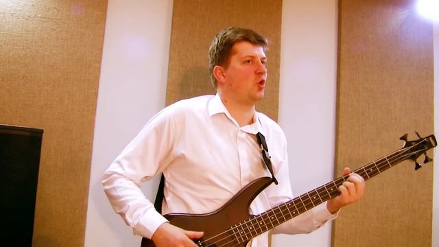 В платье белом - Веточка мимозы смотреть онлайн