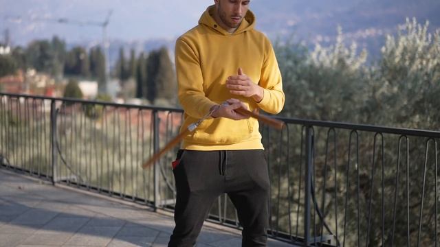 Learning Nunchaku Tricks with No Experience смотреть онлайн
