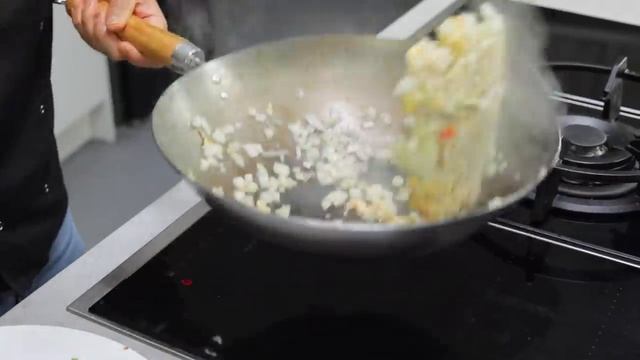 Delicious Indonesian Fried Rice - Nasi Goreng Recipe смотреть онлайн