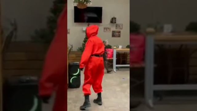 игра в кальмара движ аниматоры #ХК33 тусэ смотреть онлайн