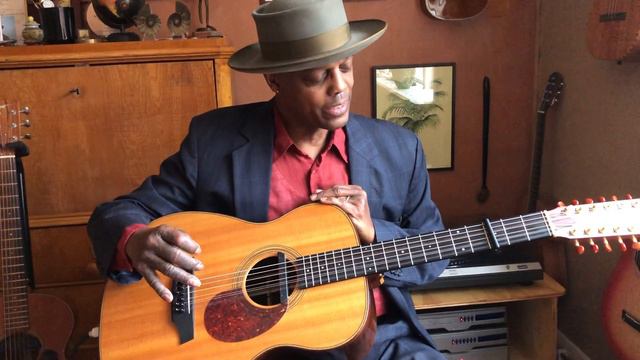 Eric Bibb and his 12-string (9-string) Fylde смотреть онлайн