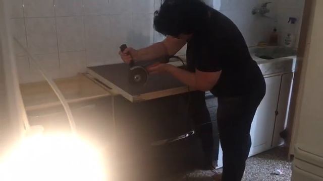 Как подогнать кухню по размеру без наличия мужика , но с наличием болгарки в доме!!! смотреть онлайн
