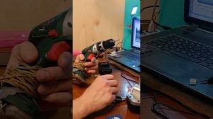 Шуруповёрт от аккумуляторов 12 - 20 вольт.