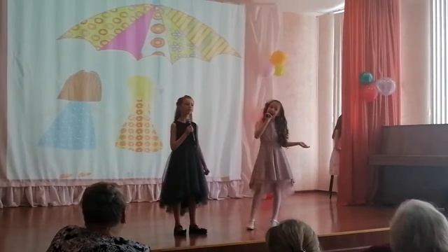 Двое под зонтиком смотреть онлайн