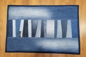 Как быстро и легко сшить коврик из старых джинсов.