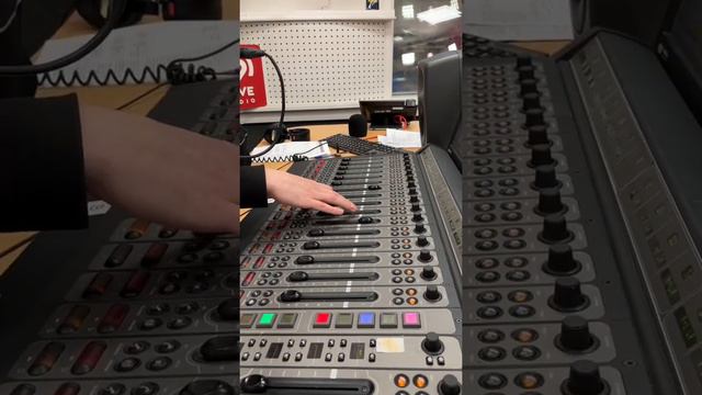 Как устроена студия Love Radio смотреть онлайн