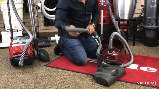 Miele CX1 Blizzard Bagless Vacuum and Miele C3 Cat & Dog Canister Vacuum смотреть онлайн