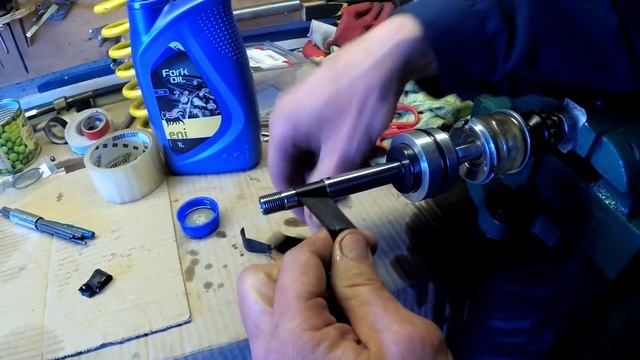 Ремонт заднего амортизатора Японского эндуро мотоцикла. Yamaha TT-R 250 OE 1993 г. смотреть онлайн