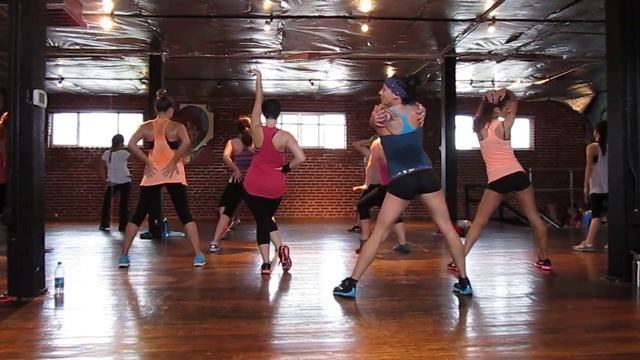 Vega Dance+Lab Tease and Tone presents "Fat Bottomed Girls" by Queen смотреть онлайн