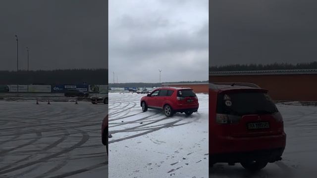 Зимний дрифт на парковке. Аутлендер ХЛ (Outlender XL) 3.0. Часть 2 (Киев)