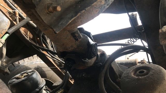Freightliner Classic Xl, снятие карданного вала.