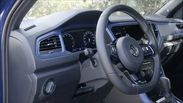 2020 Vw T-Roc R vs 2020 Renault CAPTUR смотреть онлайн