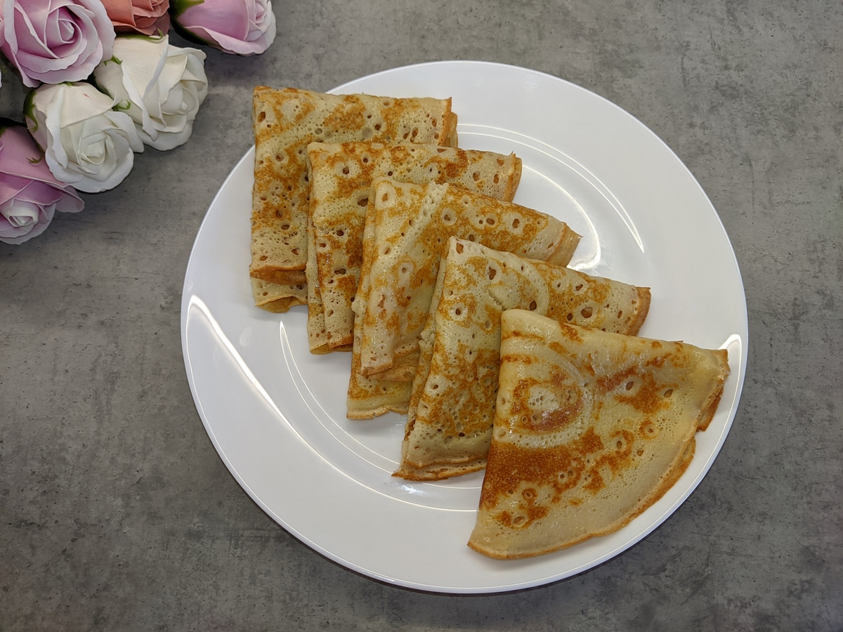 Блины на кефире, детишки просто в восторге.