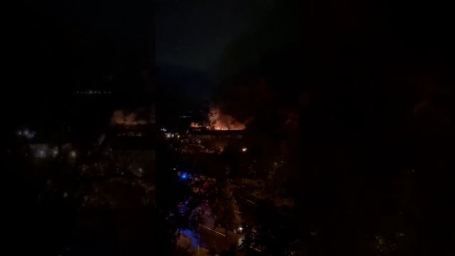 ?Крупный пожар на востоке Москвы — загорелись склады на Кусковской улице. смотреть онлайн