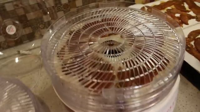 Вялим мясо в сушилке Мастерица СШ 0205К