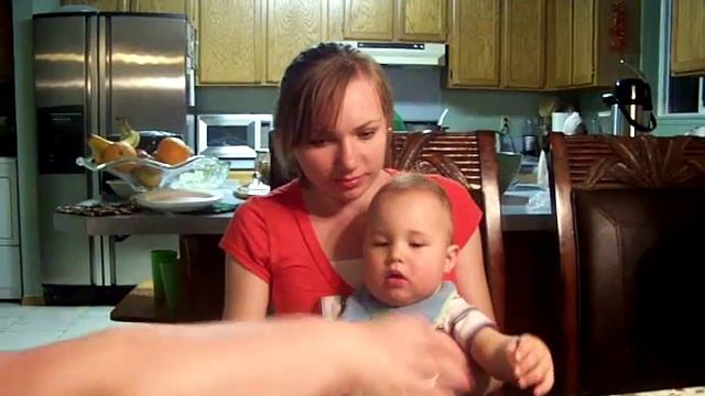 05/24/09 Илюша пьёт с большой кружки смотреть онлайн