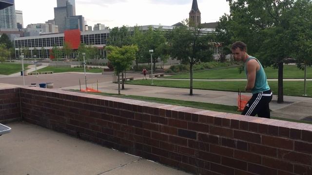 How to SPEED VAULT | Beginner Parkour Tutorial смотреть онлайн