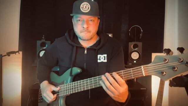 Challenging funky bass groove смотреть онлайн