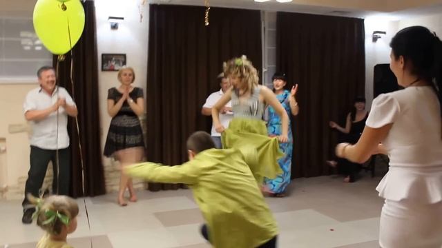 Веселый интересный смешной конкурс на праздник! танцы! Юбилей! смотреть онлайн