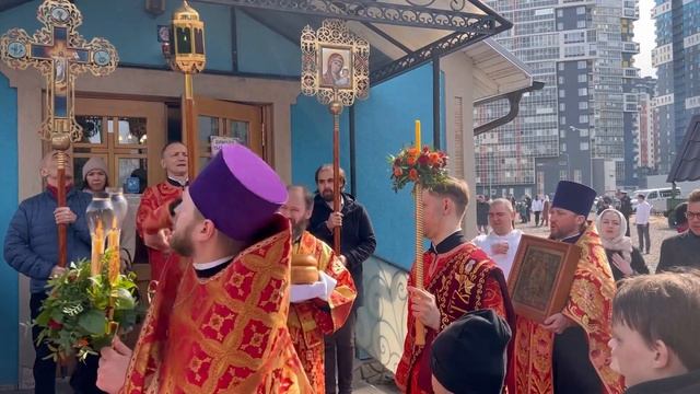 Крестный ход вокруг храма. 16.04.2023 смотреть онлайн